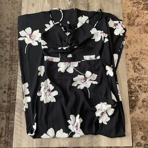 Black floral maxi dress 🖤🌸
